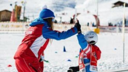 V nodaļas darba formas un nodarbības par slēpošanas apmācību un slēpošanu ar skolēniem